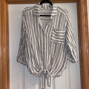 NWOT Tie front, Button Up Blouse